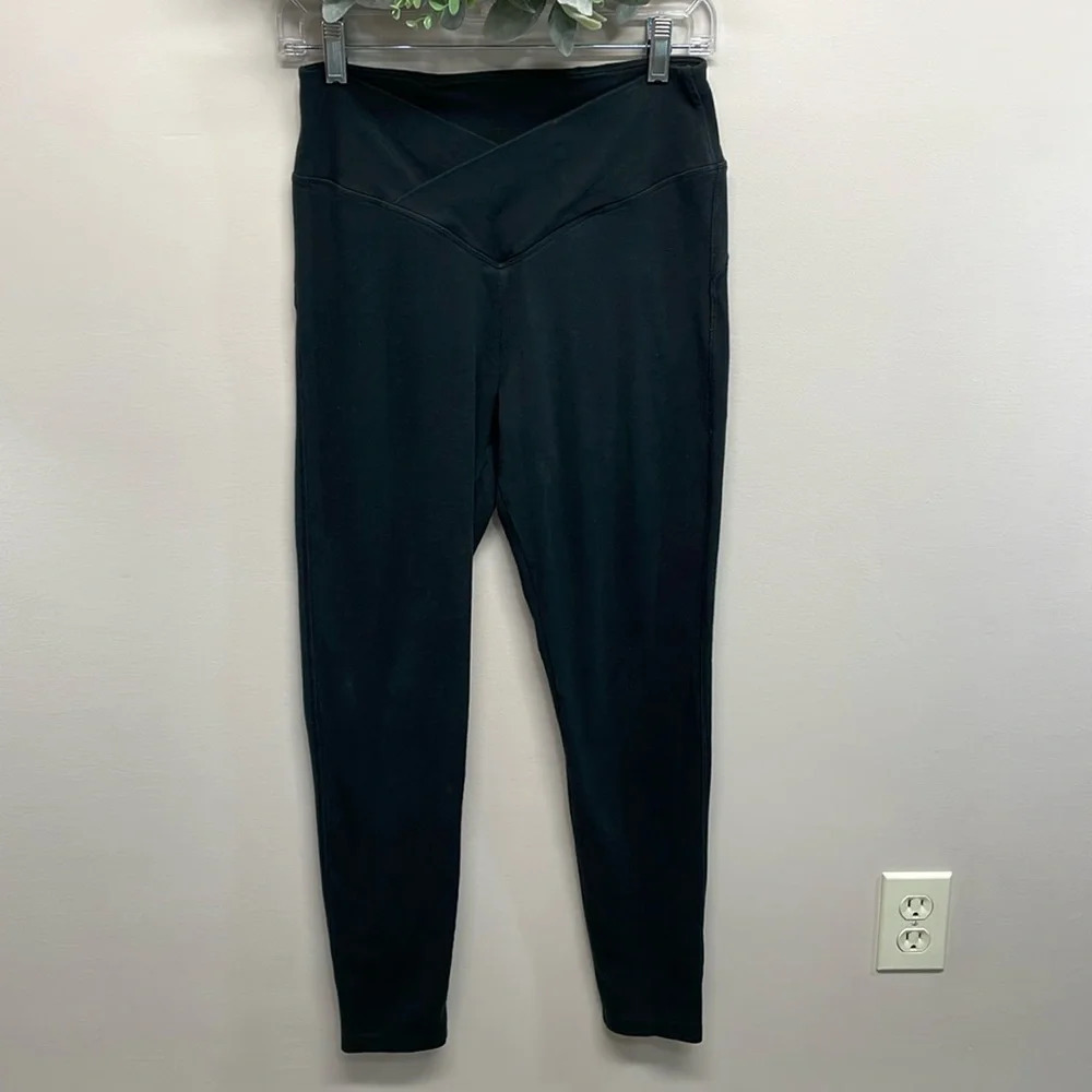 PINK Victoria’s Secret Black Crisscross Waist Leggings L